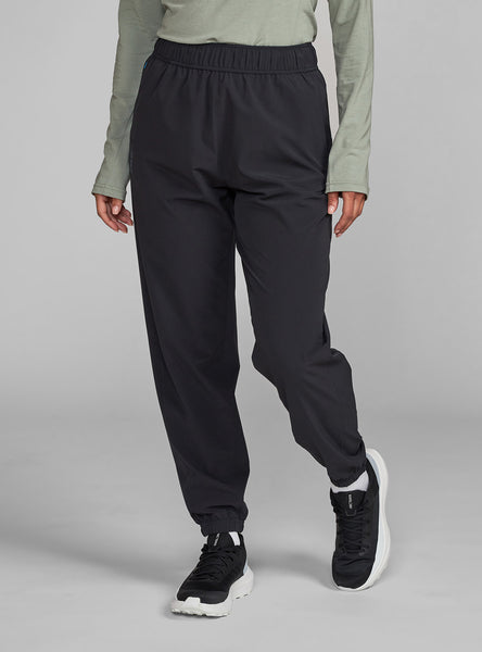 撥水　Alwayth \"City Guide Pants\" Black Black Cotton Pants with Key Hardware in BLACK | alexanderwang®