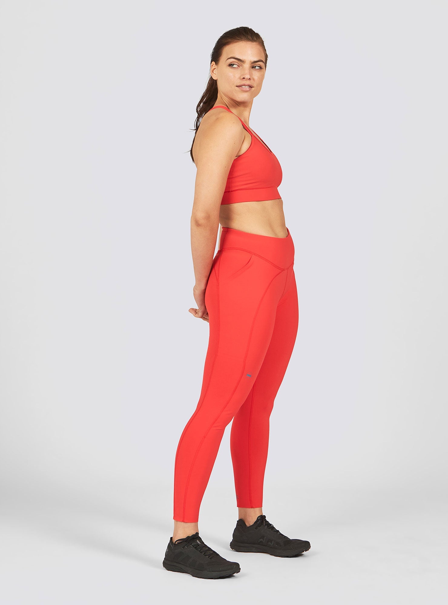 What is 3/4 Stretchy Peony Red Capri Pants for Women Running